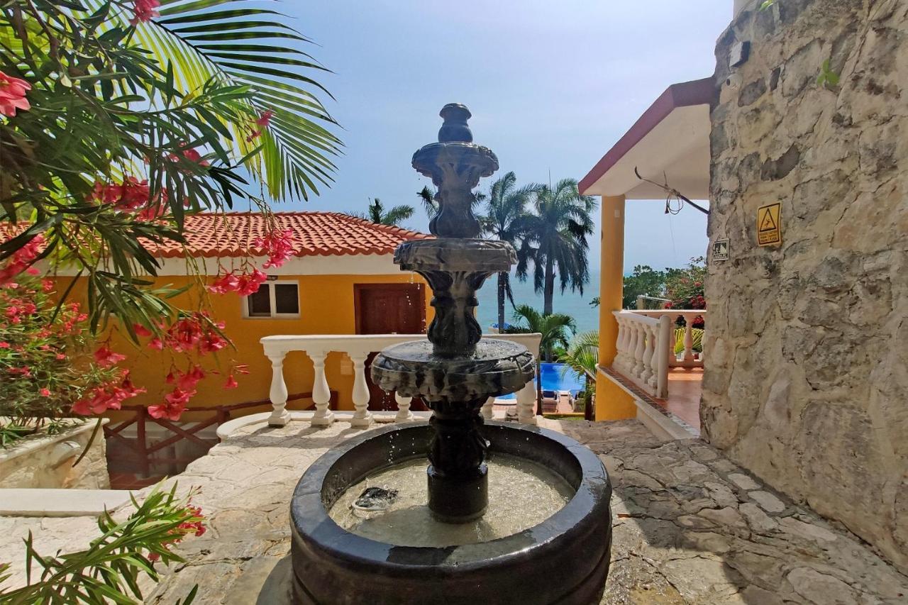 Hotel La Joya Isla Mujeres Exterior photo